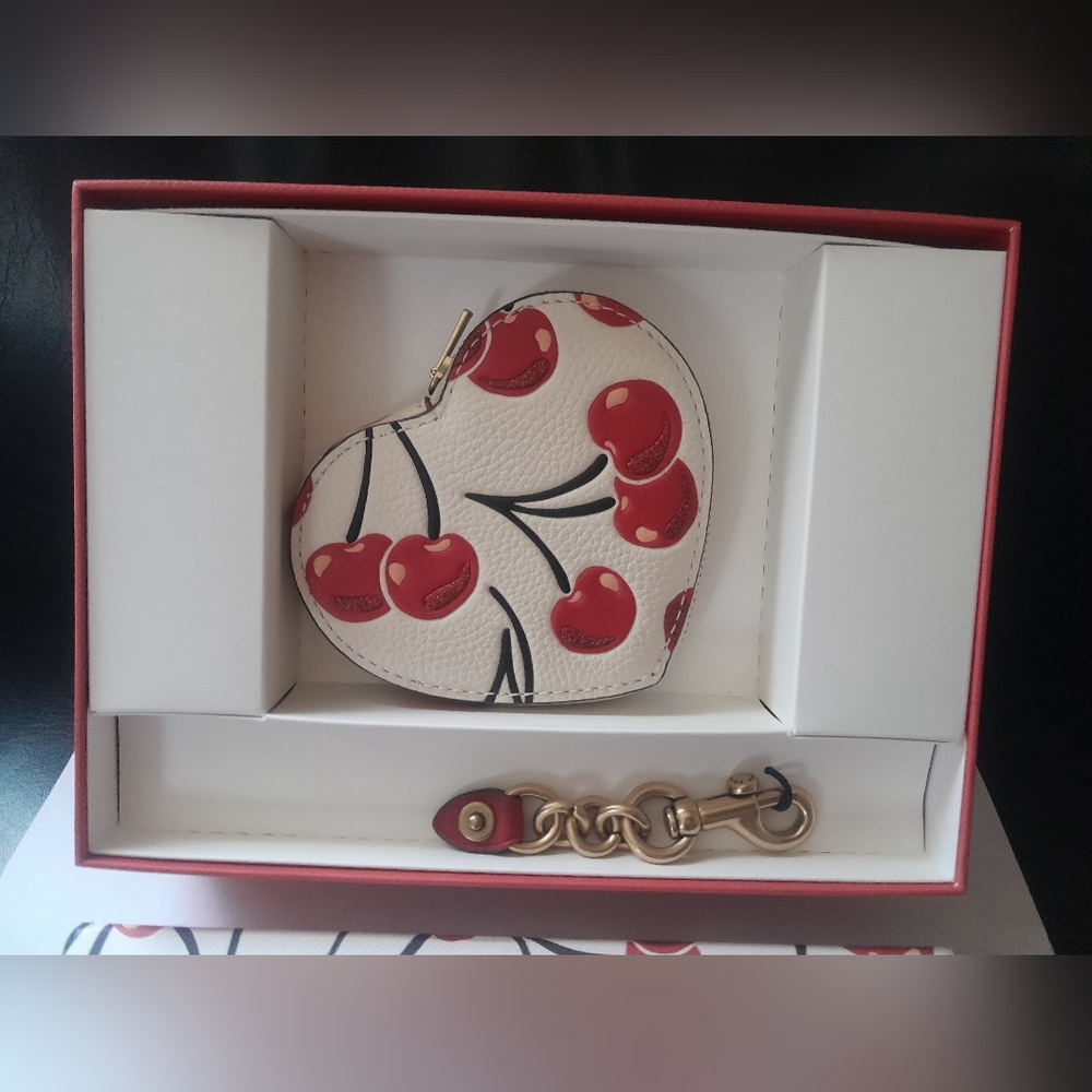 New Coach Heart Shape Cherry Print Coin Coin/ Tote Charm  Dog Clip & Gift Box ❣️